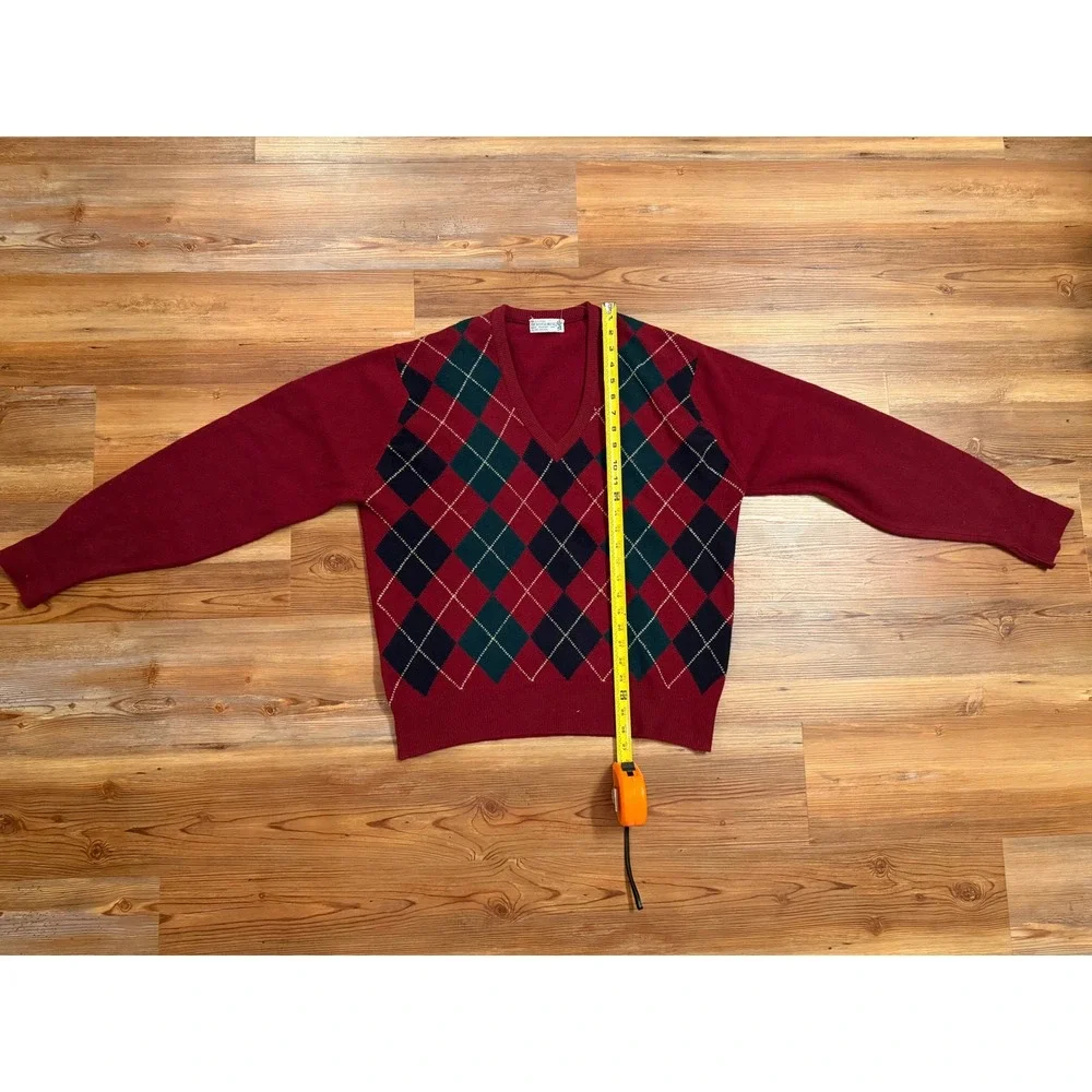 The Scotch House Vintage Argyle V-Neck Sweater Red Lambswool Made in Scotland L